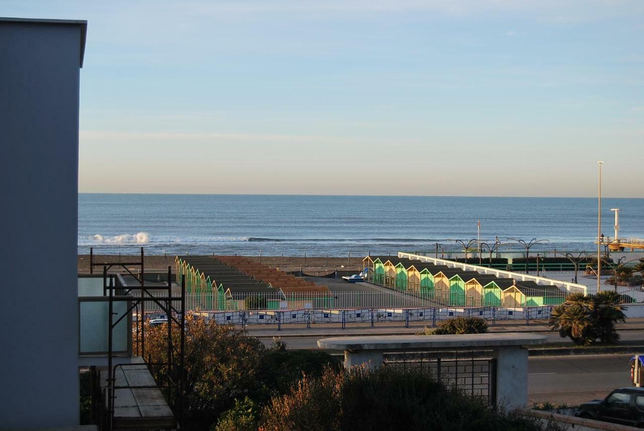 Ostia Loft Fronte Mare Apartamento Exterior foto